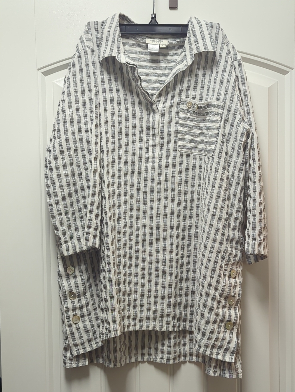 Tru Luxe Jeans White and Gray Striped Cotton/Linen Blend Shirt